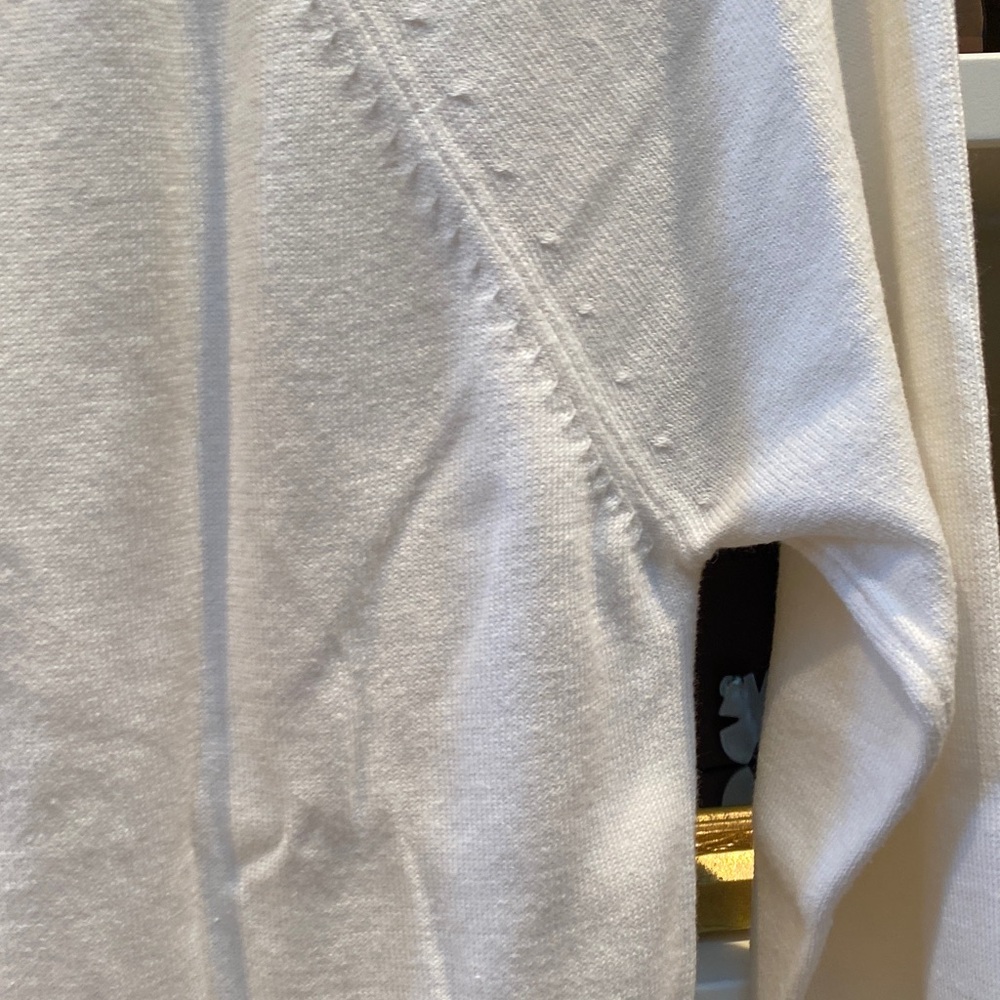 Banana Republic White V-Neck Sweater. Size M. GUC - Picture 10 of 12